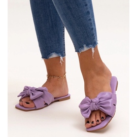 Tongs violettes avec nœud décoratif par Uwansa 1
