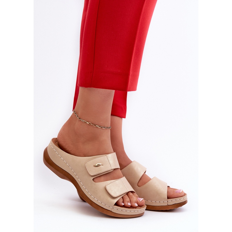 Tongs légères pour femmes en cuir écologique, beige Frellia 2 Tongs légères pour femmes en cuir écologique, beige Frellia 2