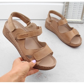 Sandales compensées confortables en cuir pour femme, beige Helios 138.07 1 Sandales compensées confortables en cuir pour femme, beige Helios 138.07 1