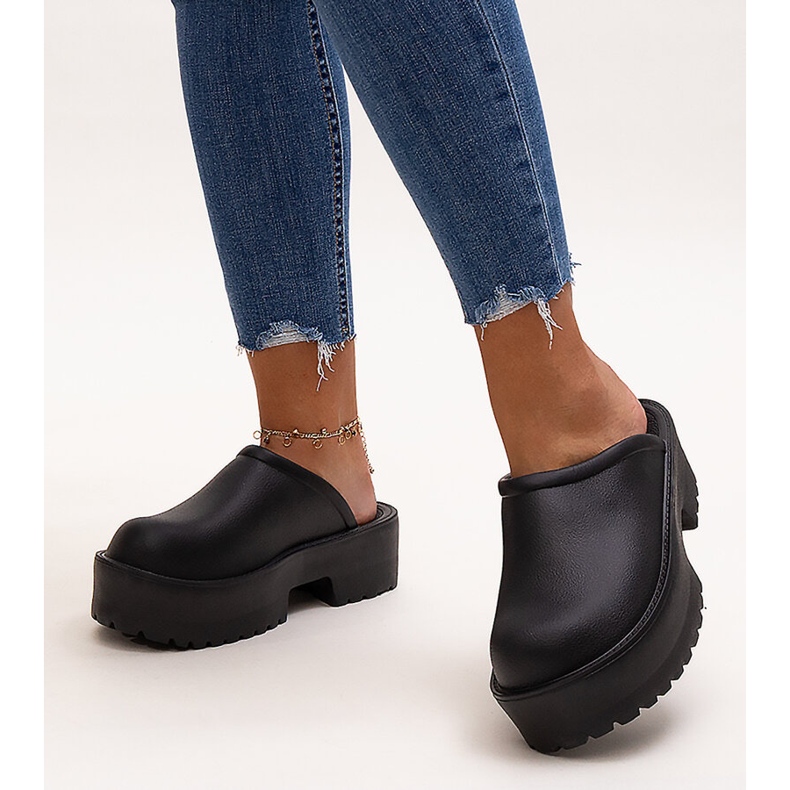 Tongs noires à semelle Huss massive le noir 1