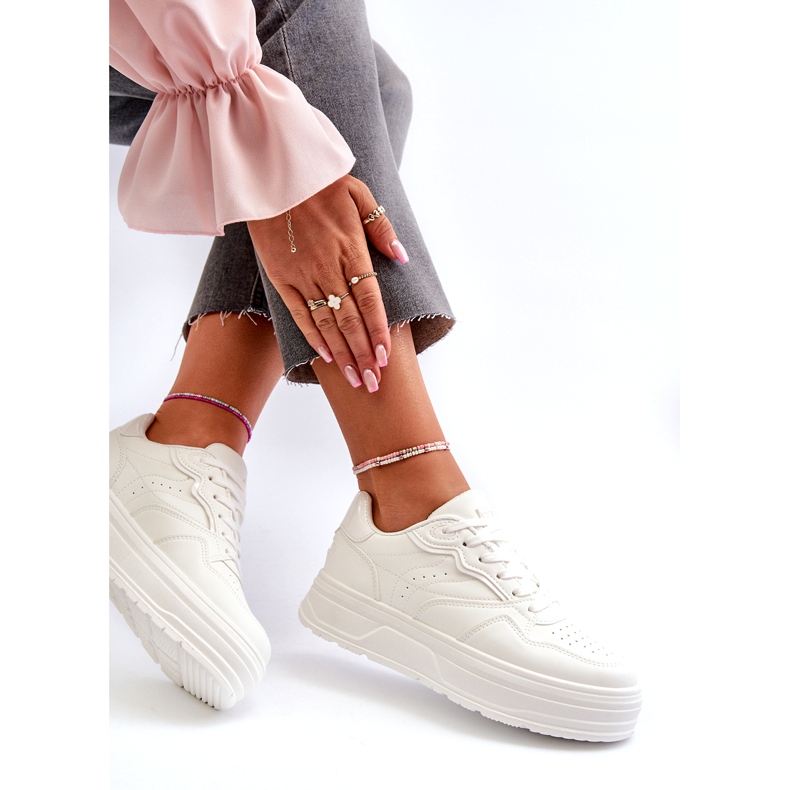 News Baskets sportives féminines sur la plate-forme blanche 1 News Baskets sportives féminines sur la plate-forme blanche 1