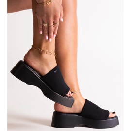 Tongs noires sur la plateforme Big Star NN274021 le noir 1