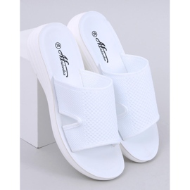Hervès Chaussons souples ajourés blancs 1