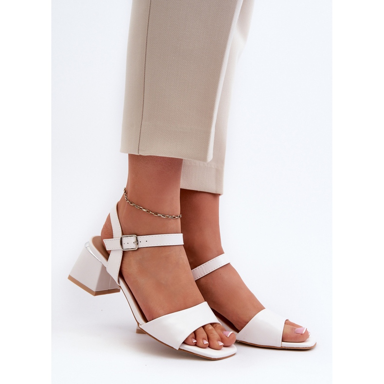 Sandales pour femmes sur un bloc en cuir écologique, blanc Leisha 2