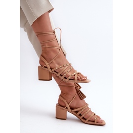 Sandales à lacets à talons bas ornées de clous Chrisele camel beige 11