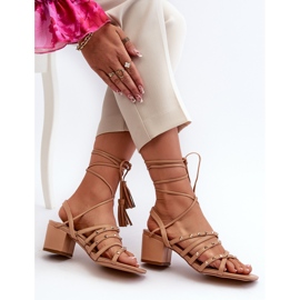 Sandales à lacets à talons bas ornées de clous Chrisele camel beige 10