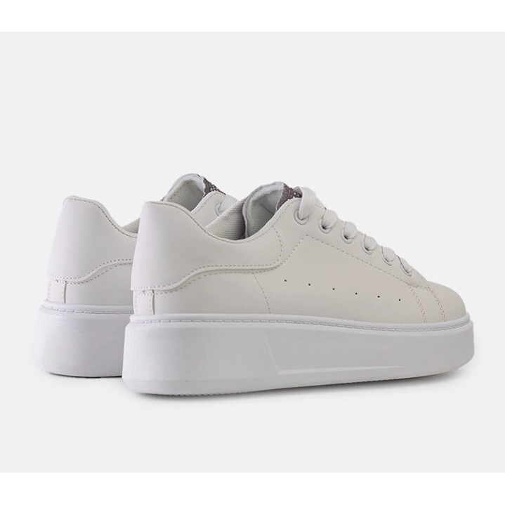 Baskets blanches avec décoration Asmait accrocheuse 1