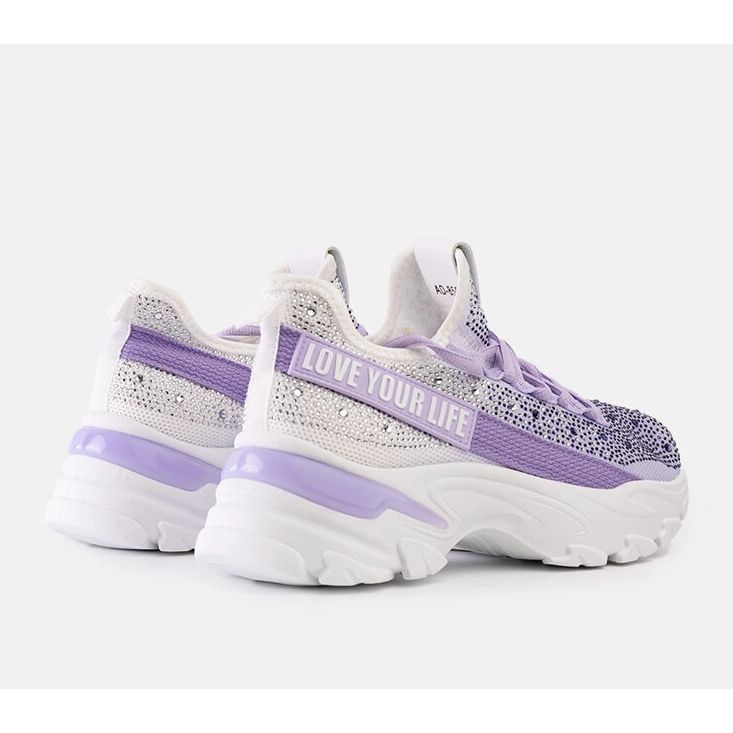 Baskets massives brillantes blanches et violettes par Senai 1 Baskets massives brillantes blanches et violettes par Senai 1