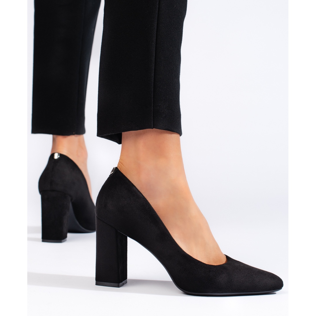 Escarpins en daim noir a talon epais par Sergio Leone le noir