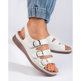 Sandales blanches confortables à talon bas 1