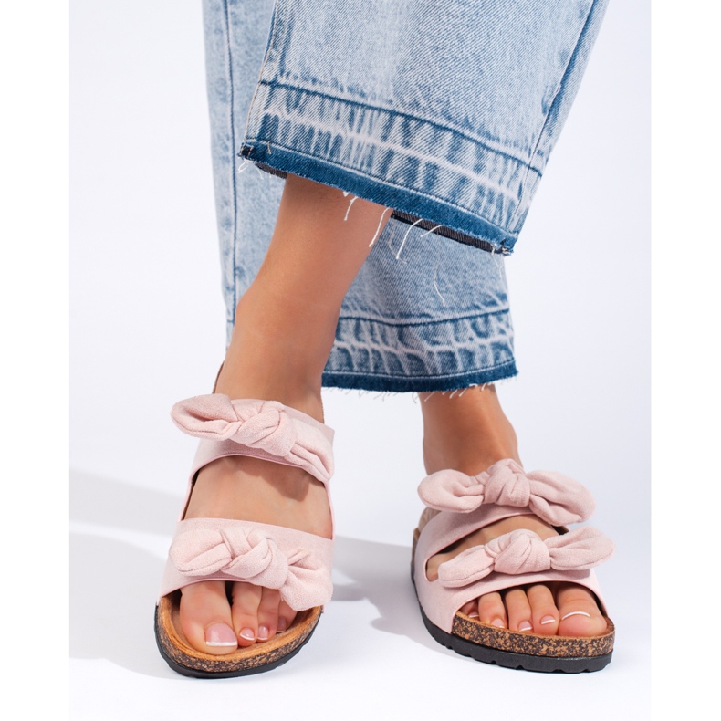 Chaussons femme en daim rose avec liège 2