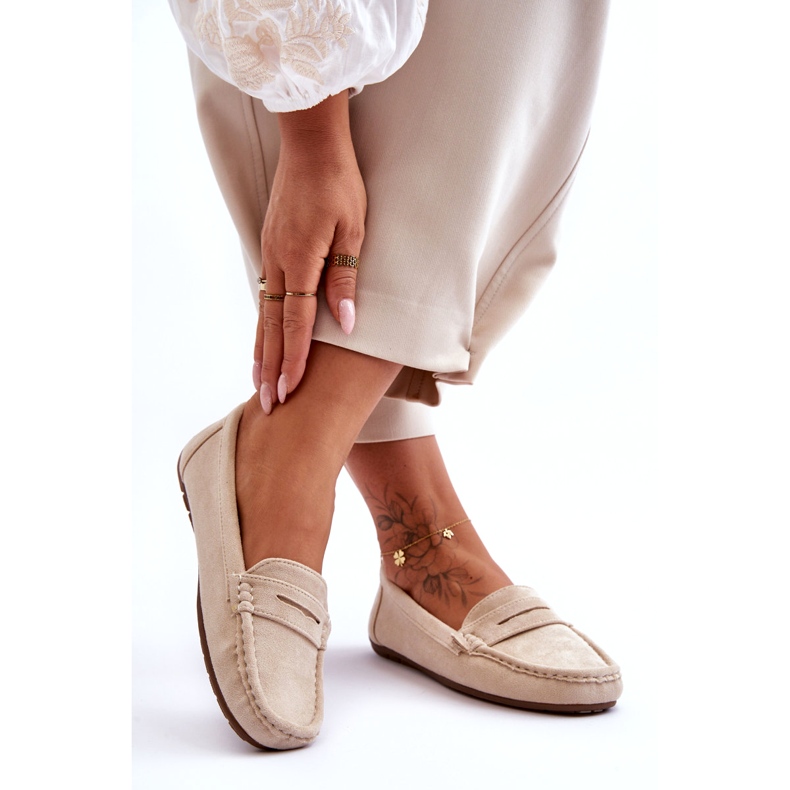 Mocassins beige en daim féminin 1