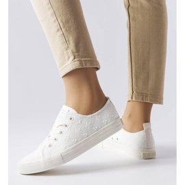 Baskets blanches avec broderie Big Star LL274223 2 Baskets blanches avec broderie Big Star LL274223 2