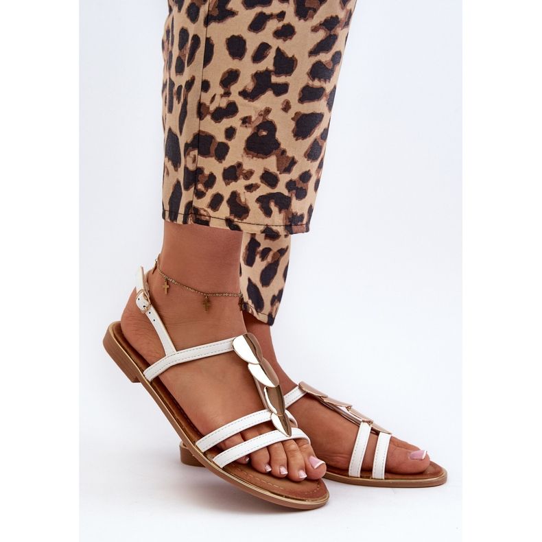 Sandales plates pour femmes avec décorations dorées, blanc Raiva blanche 1