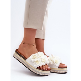 Tongs à plateforme pour femmes décorées de fleurs, blanc Nodina blanche 1