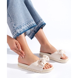Babouches beiges à nœud 1 Babouches beiges à nœud 1