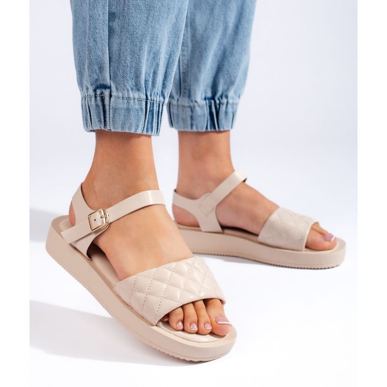 Sandales beiges pour femmes sur la plateforme 2