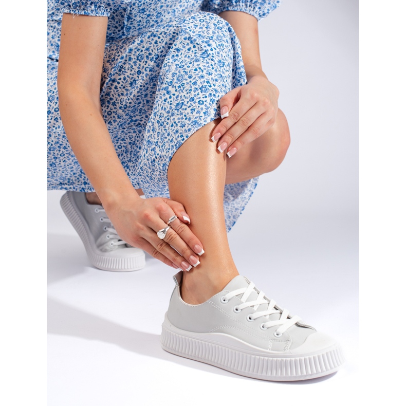 Baskets femme grises en cuir écologique 2