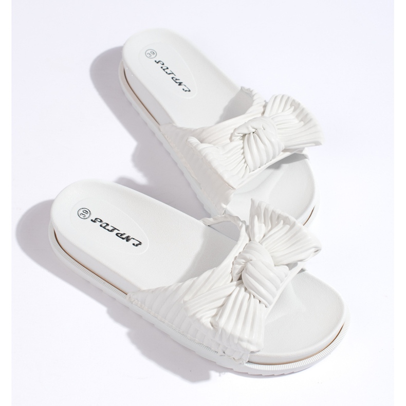 Tongs blanches à semelle épaisse 1