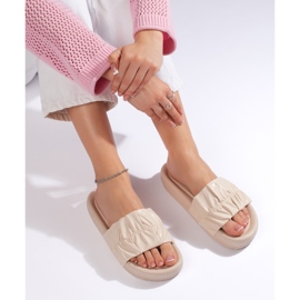 Tongs femme à volants beige clair 1