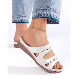 Tongs blanches confortables pour femmes 1