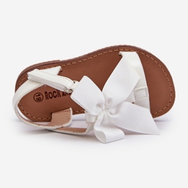 Sandales enfant laquées avec noeud velcro, blanc Joratia blanche 2 Sandales enfant laquées avec noeud velcro, blanc Joratia blanche 2