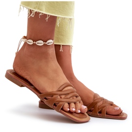 Les tongs écologiques à talons plats bruns 7 Les tongs écologiques à talons plats bruns 7