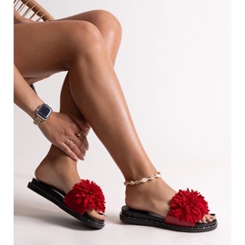 Tongs rouges à fleurs de Levina 1