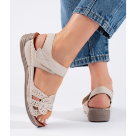 Sandales femme beige clair à talon bas 1 Sandales femme beige clair à talon bas 1