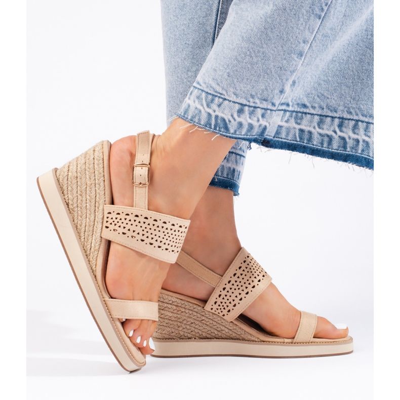 Sandales compensées femme beiges 1