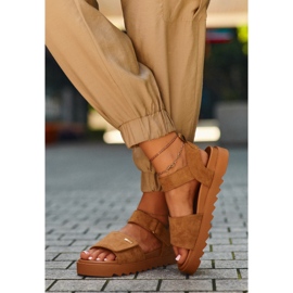 Sandales en daim pour femmes sur la plateforme Big Star NN274705 Marron brun 7