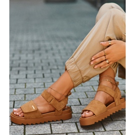 Sandales en daim pour femmes sur la plateforme Big Star NN274705 Marron brun 5