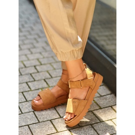 Sandales en daim pour femmes sur la plateforme Big Star NN274705 Marron brun 3