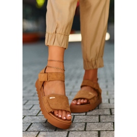 Sandales en daim pour femmes sur la plateforme Big Star NN274705 Marron brun 8