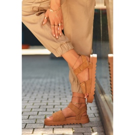 Sandales en daim pour femmes sur la plateforme Big Star NN274705 Marron brun 4