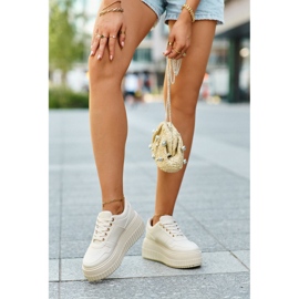 Baskets pour femmes beige clair en cuir écologique sur une plateforme massive par Christin 2