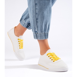 Baskets femme blanches à lacets jaunes 2