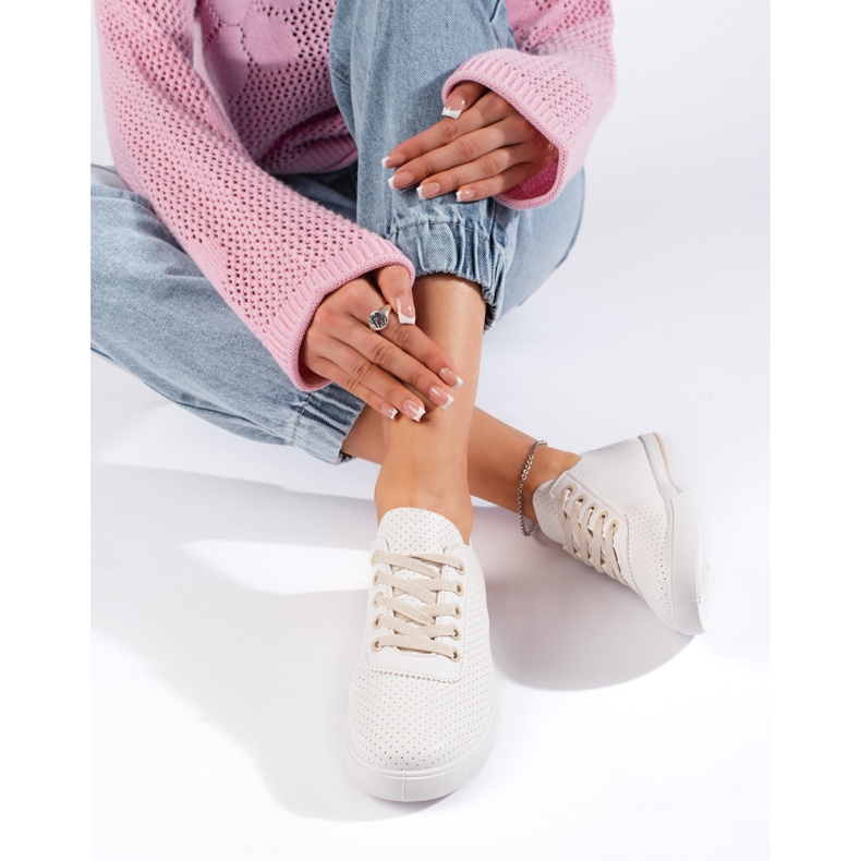 Baskets femme blanches à lacets beiges 1