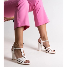 Sandales à talons blanches par Mikaii 2
