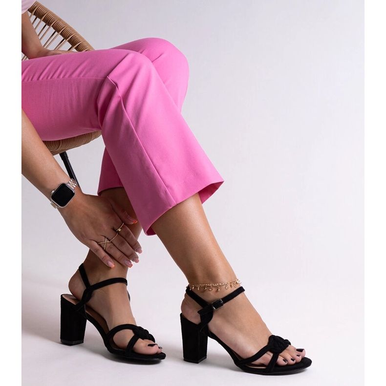 Sandales noires à talons hauts par Shama le noir 1