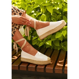 Espadrilles Femme Nouées Sur Une Plateforme Avec Tresse, Blanc Tailesse blanche 1 Espadrilles Femme Nouées Sur Une Plateforme Avec Tresse, Blanc Tailesse blanche 1