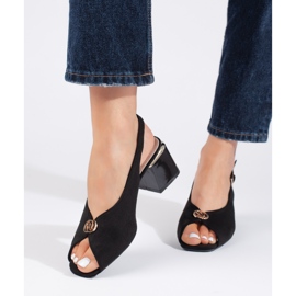 Élégantes sandales à talons en daim noir 1