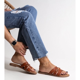 Tongs marron avec accessoires dorés de Drahomíra brun 1