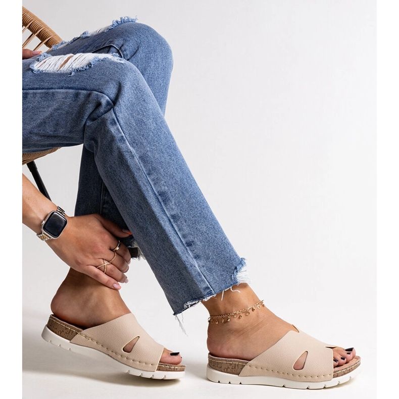 Tongs beiges avec empiècement en cuir Masha 1