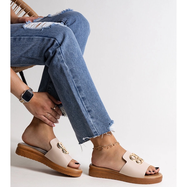 Tongs beiges avec boucle décorative Jinan 1