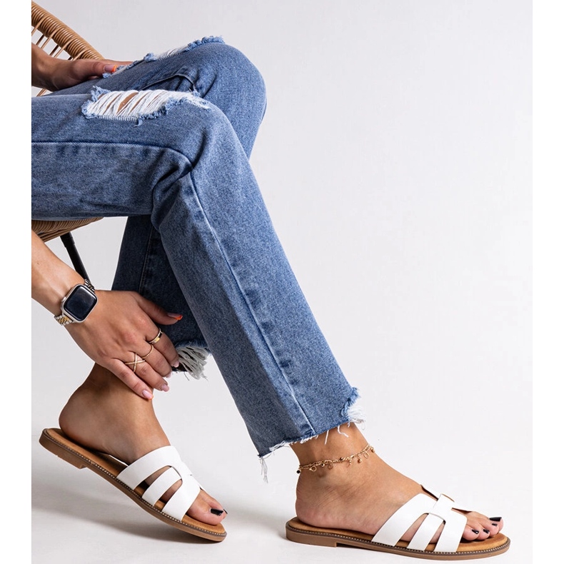 Tongs classiques blanches avec décoration Umayma 1