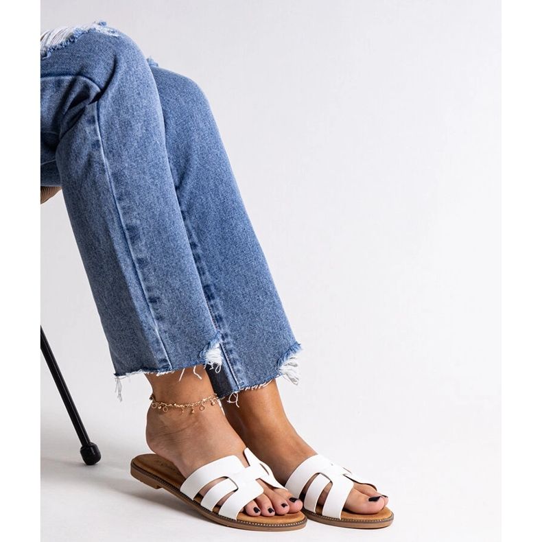 Tongs classiques blanches avec décoration Umayma 2