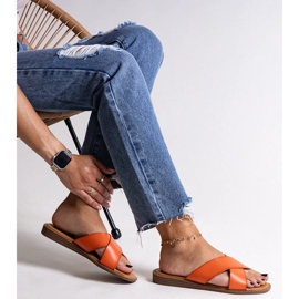 Tongs en cuir écologique orange par Klementyna 1