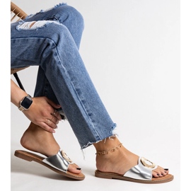 Tongs argentées avec boucle Ganea décorative 1