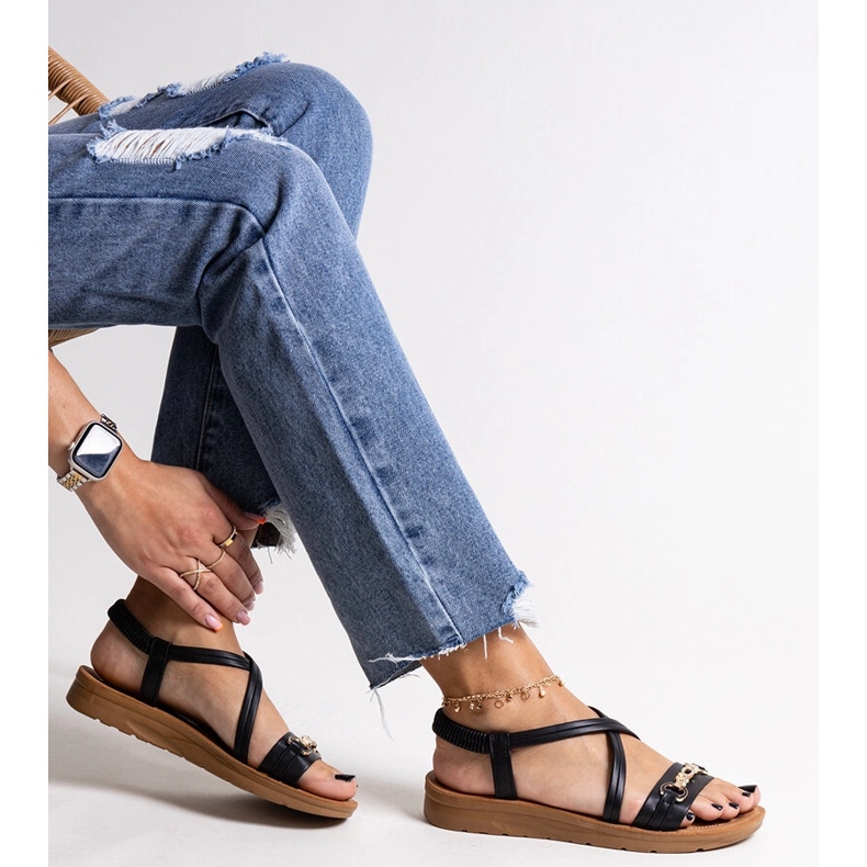 Sandales noires avec boucle dorée par Pamphila le noir 1